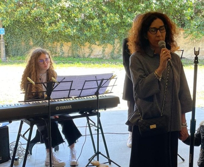 Ad un anno dalla morte dei genitori Francesca Dighera parla in pubblico