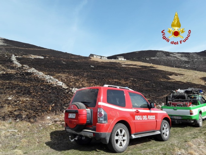 Terminate le operazioni di spegnimento incendio a Rueglio, devastati circa 400 ettari di boscaglia e pascoli