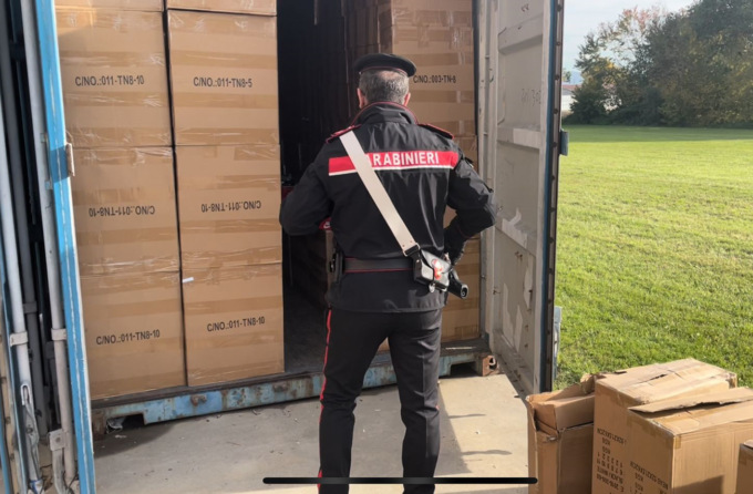 Scarpe contraffatte sequestrate, andranno ai profughi ucraini