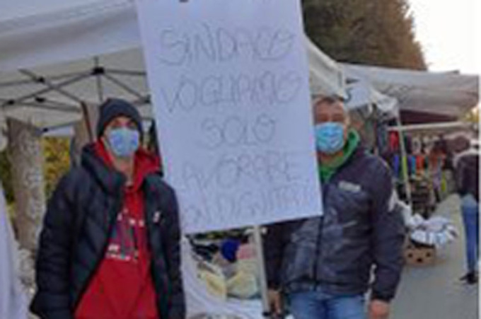 A Rivarolo ambulanti infuriati con l’Amministrazione: dopo il mercato, il blocco delle vie del centro