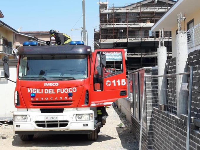 Incendio in un cantiere edile a Leinì