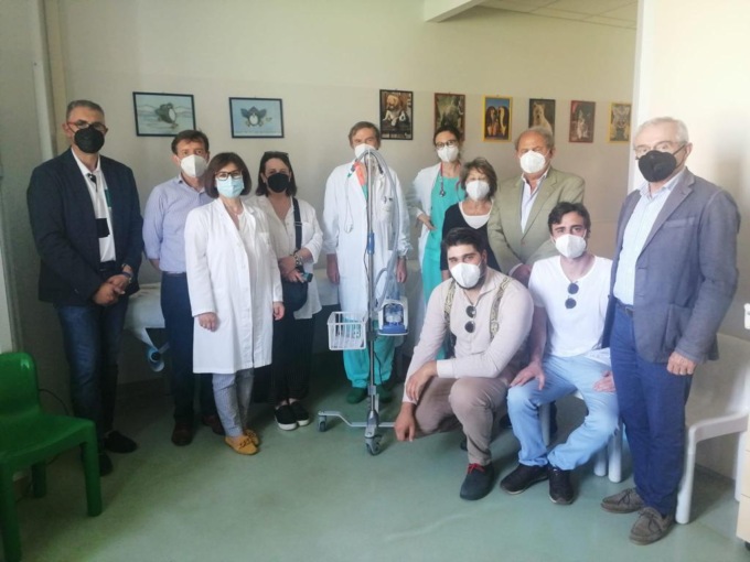 I Lions donano un apparecchio per l’ossigenoterapia alla Pediatria di Chivasso