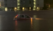 Ivrea: una bomba d'acqua allaga la città, auto sommersa