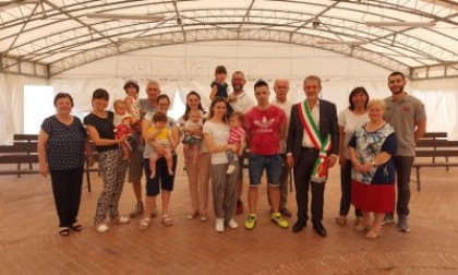 «Pigotte» in dono ai sedici bimbi nati nel 2021 a Balangero, grazie a Unicef e «Filo di Rosina»