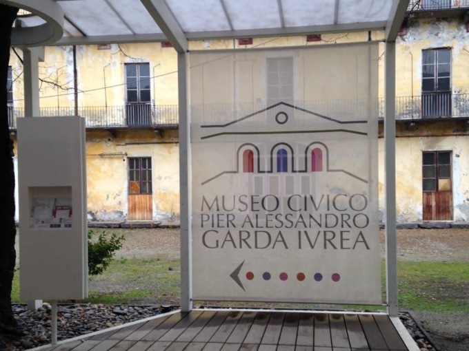 Ivrea – Visite guidate e iniziative dedicate alla mostra “12 libri per 12 mesi”