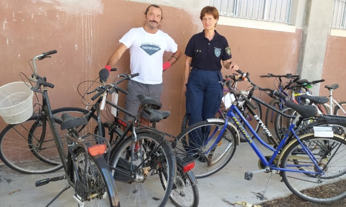 Biciclette abbandonate a Torino, recuperate e donate ad un’associazione