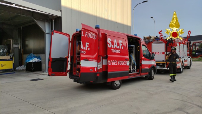 Cirié, due operai bloccati nella cabina dell’ascensore a più di 15 metri d’altezza