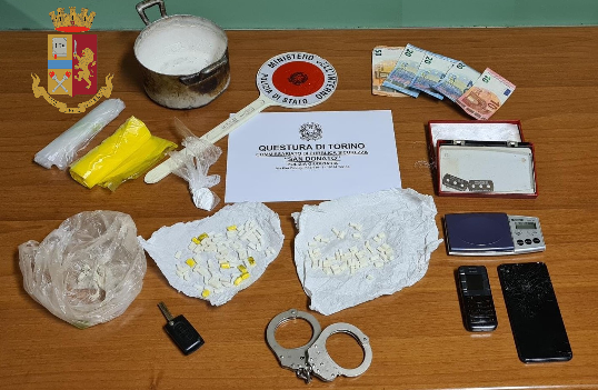 Droga in casa arrestato dai poliziotti