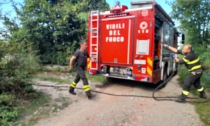 Incendio in un terreno a Leini, intervento dei Vigili del fuoco