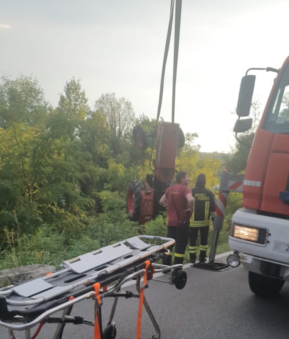 Trattore in una scarpata, la vittima è un 50enne di Agliè