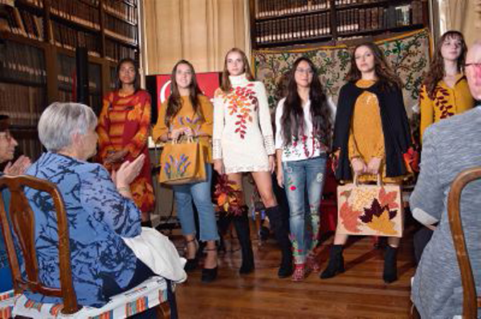 Il “Ricamo di Lanzo” conquista anche Torino con i suoi due defilé ispirati all’Arte Popolana