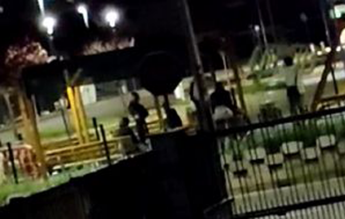 Gioventù molesta a Volpiano: «Urla e petardi: così non si dorme più»