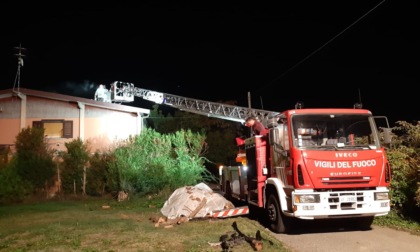 Incendio a Leini, brucia la canna fumaria di un'abitazione