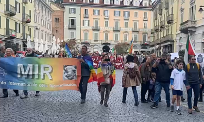 Manifestanti in piazza per la pace a Ivrea