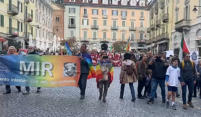 Manifestanti in piazza per la pace a Ivrea