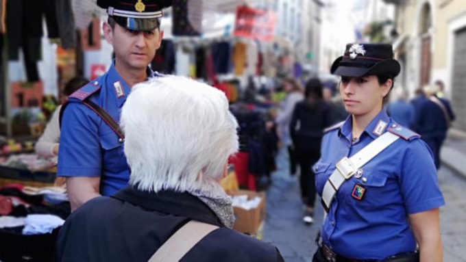 Truffe agli anziani, i carabinieri al mercato di Volpiano per dare informazioni e consigli