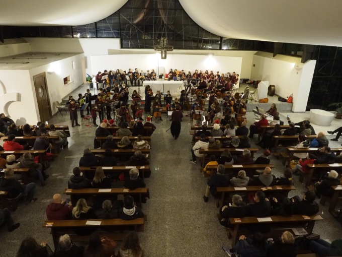 Folto pubblico al Concerto del Suzuki per l’Associazione Good Samaritan