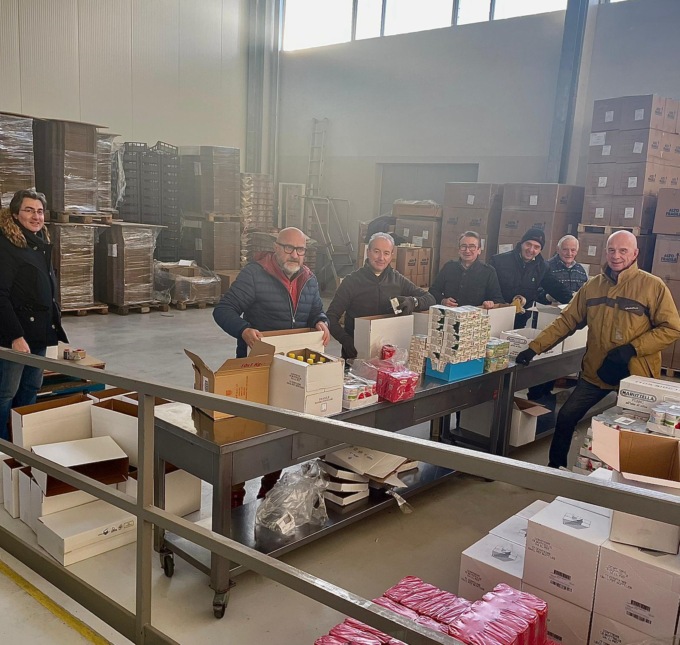 Il Rotary Club Cuorgnè e Canavese ha confezionati i pacchi solidali per il Natale