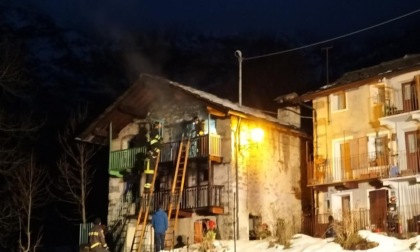 Ronco Canavese: a fuoco un'intera abitazione