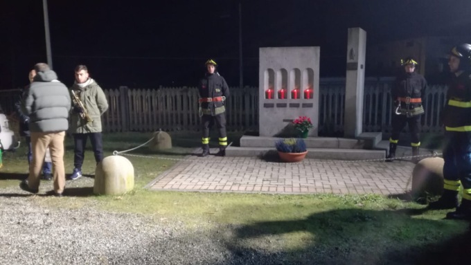 I Vigili del fuoco di Rivarolo ricordano i volontari morti nella tragedia del passaggio a livello