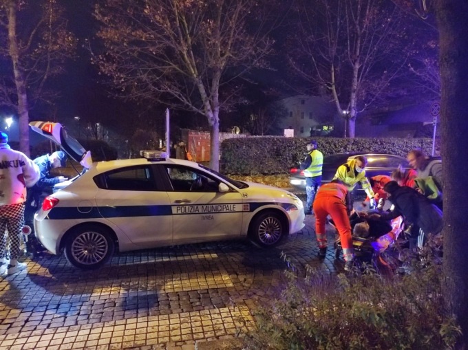 Donna investita sulle strisce pedonali a Ivrea
