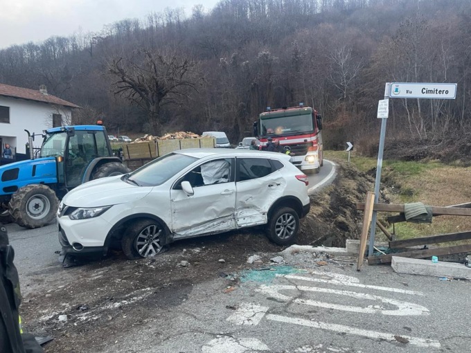 Incidente sulla Provinciale della Valchiusella, 5 persone coinvolte