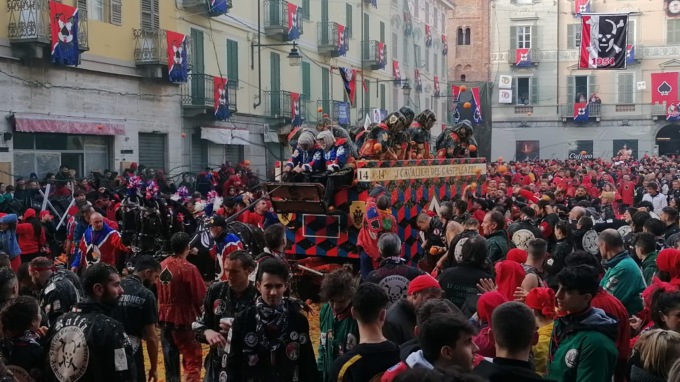 Carnevale di Ivrea 2023, i video del secondo giorno della Battaglia delle arance