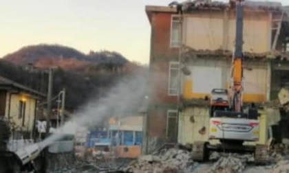 Cuorgnè: Iniziata la demolizione dell’ex scuola media