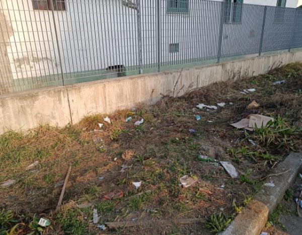 Rivarolo: Alla stazione i parcheggi tra «cartacce» e rifiuti