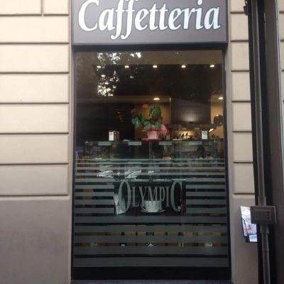 Troppi ragazzini “assediano” il bar così i gestori, esasperati chiedono aiuto ai genitori