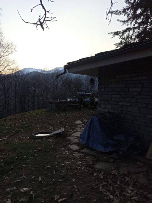 Incendio boschivo a Pratiglione, intervento di Vigili del fuoco e Aib