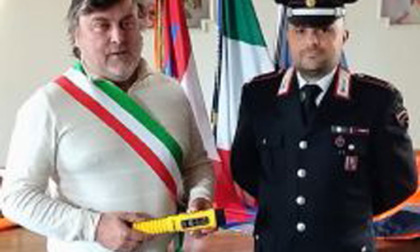 Il Comune di Barbania ha donato un alcol-test ai Carabinieri e nuove divise per i nonni-vigile