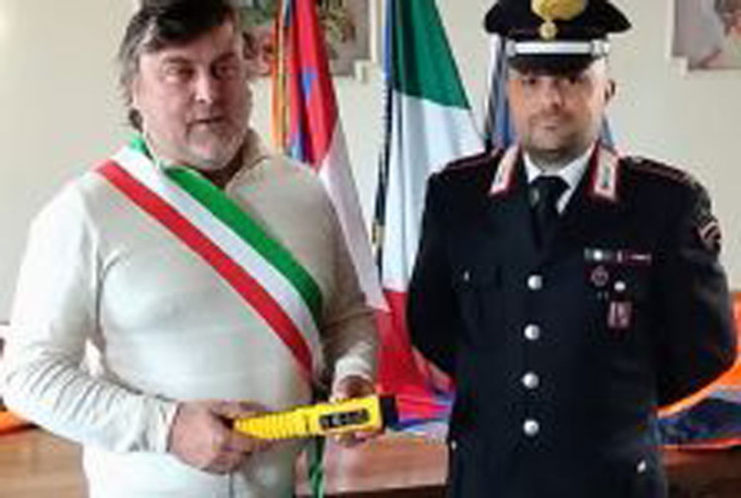 Il Comune di Barbania ha donato un alcol-test ai Carabinieri e nuove divise per i nonni-vigile