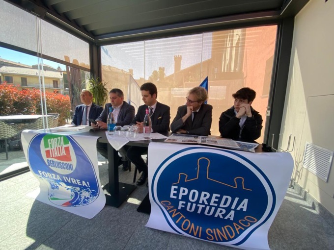 Ivrea il centro-destra presenta il candidato sindaco Andrea Cantoni