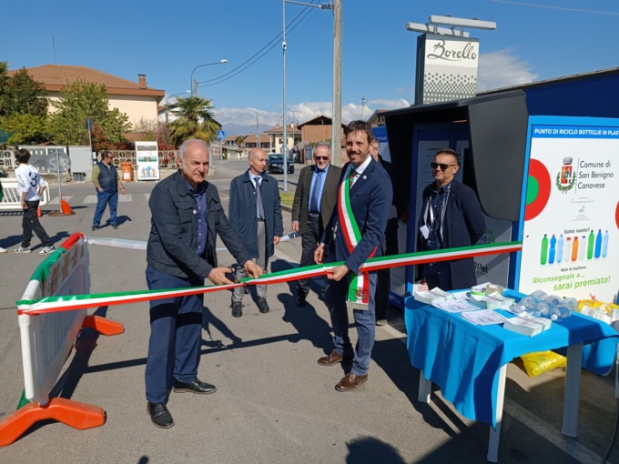 Riciclare le bottiglie di plastica fa vincere premi