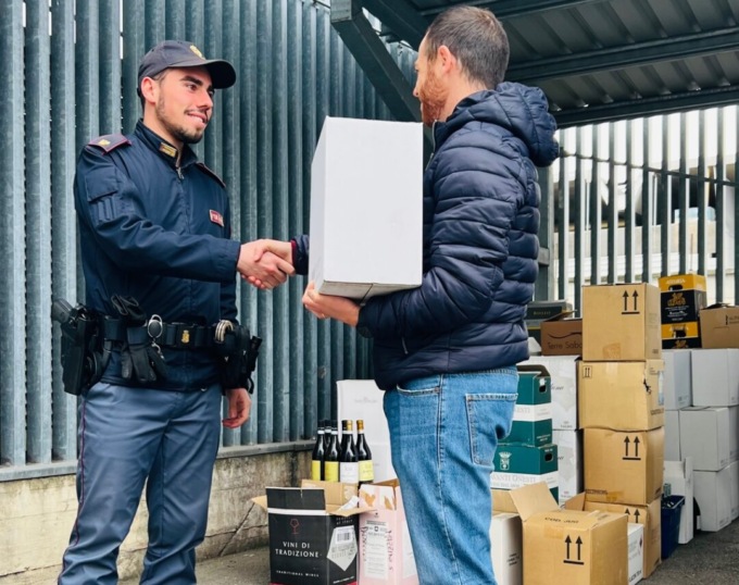 4000 bottiglie di vini e liquori pregiati ordinati e non pagati, 13 persone indagate per truffa