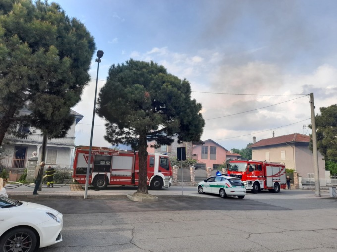 Leini incendio all’ex Villa, fiamme nel giardino