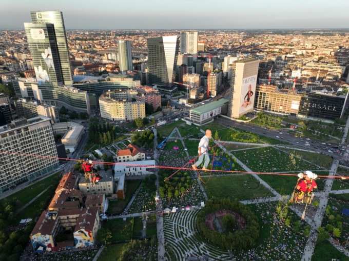 Epica impresa a Milano per l’apertura di BAM Circus