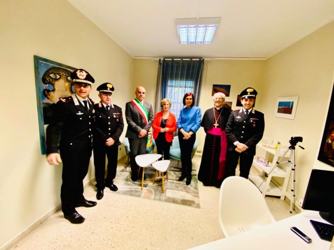 La stanza tutta per sé inaugurata al comando dei Carabinieri