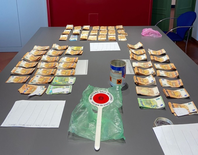 Spacciava mentre era ai domiciliari