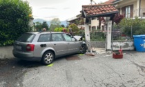 Auto contro un cancello, schianto a Rivarolo