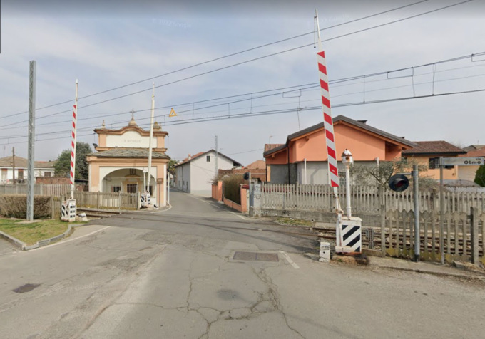 Lavori al passaggio a livello di via Pinetti a Volpiano, traffico deviato