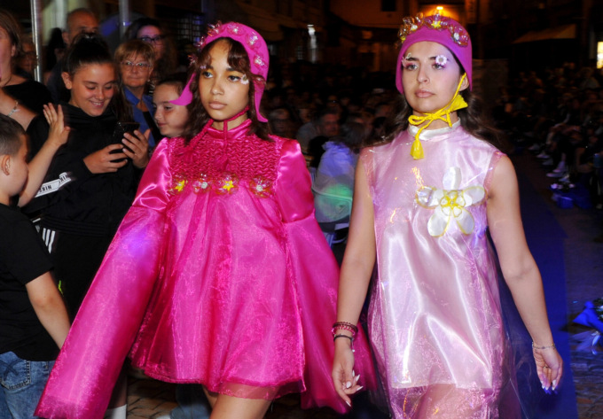 La passerella degli allievi del Faccio per «Arte e moda sotto le stelle» | FOTO