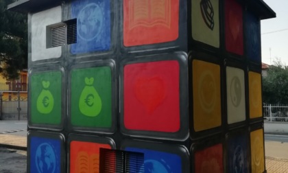 Il cubo di Rubik compare sulla cabina dell'energia elettrica a Leini