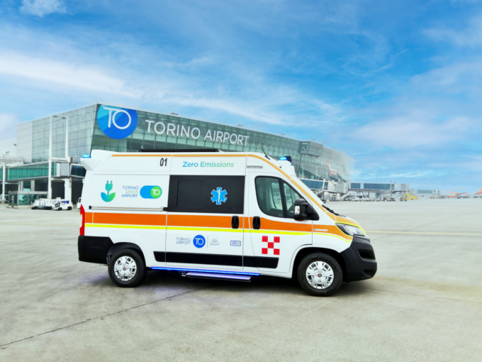 All’aeroporto di Torino arriva un’ambulanza elettrica, primo scalo in Italia