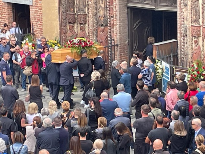 L’ultimo saluto a Marco Conforti, l’imprenditore trovato morto nel baule della sua auto