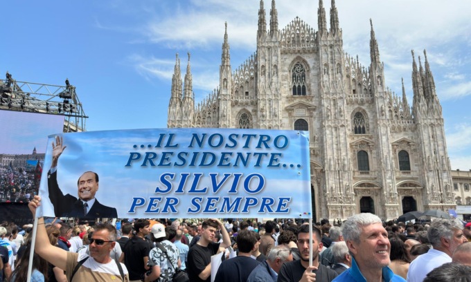 Funerale Berlusconi, anche dal Canavese per l’ultimo saluto all’ex Presidente del Consiglio