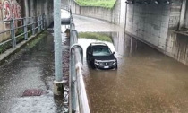 Sottopasso di Feletto allagato, auto rimane bloccata