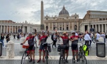 Dal Canavese quasi 1000 chilometri pedalando fino a Roma per mantenere fede a una promessa