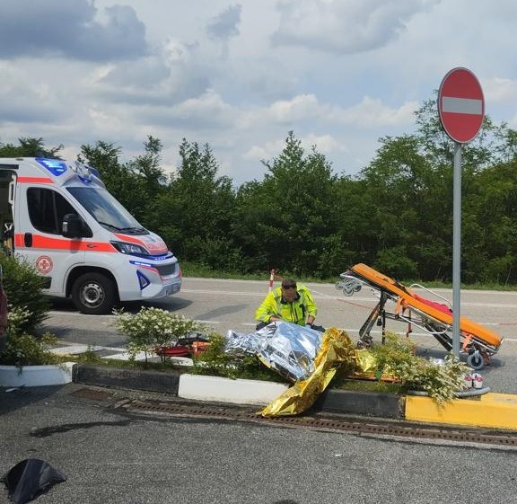 Cafasse: moto contro auto, gravi due ragazzi elitrasportati al Cto